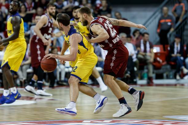 年轻偶像如 年轻偶像如